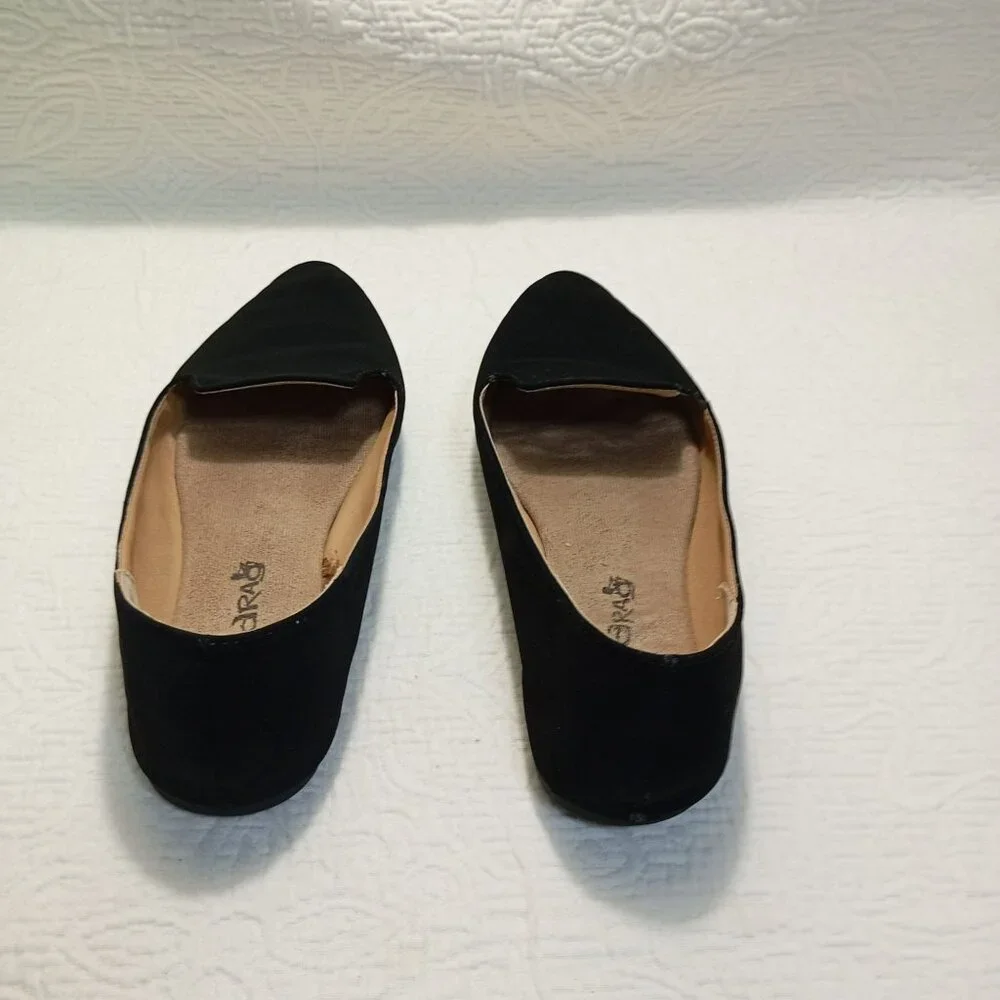 MADRAS Pointed-Toe Slip-On Flats For Women Size 7 Elegant Comfortable Design